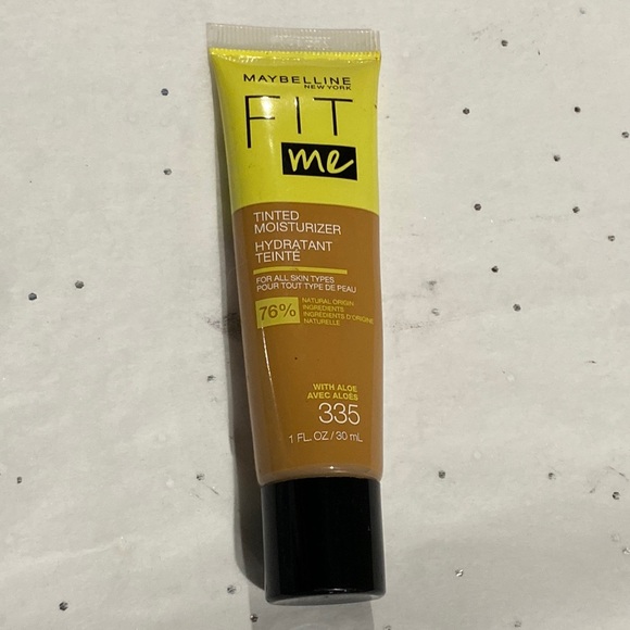 Maybelline Fit Me Tinted Moisturizer w/aloe Natural Coverage Face Makeup New 335 - Picture 1 of 4